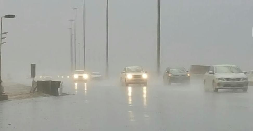 بالفيديو.. #جدة  تحت زخات المطر منذ الصباح الباكر