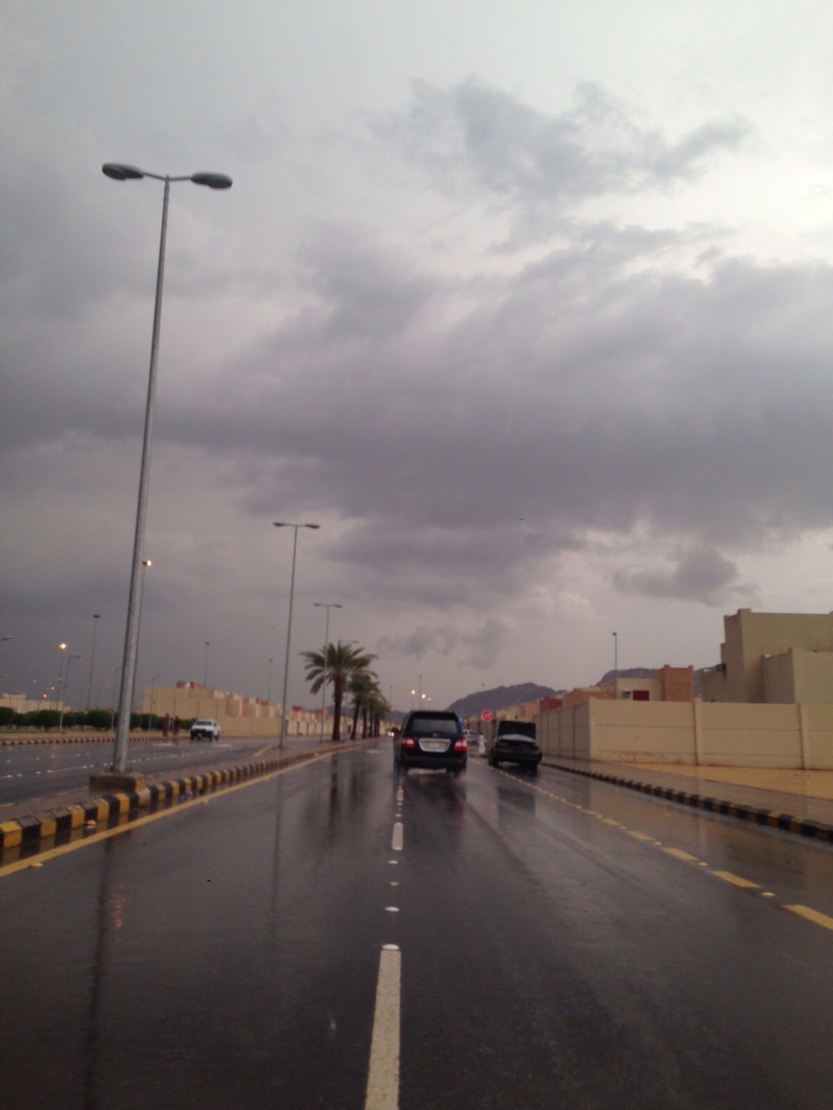 طقس اليوم.. أمطار رعدية على #عسير و #جازان و #الباحة و #مكة_المكرمة