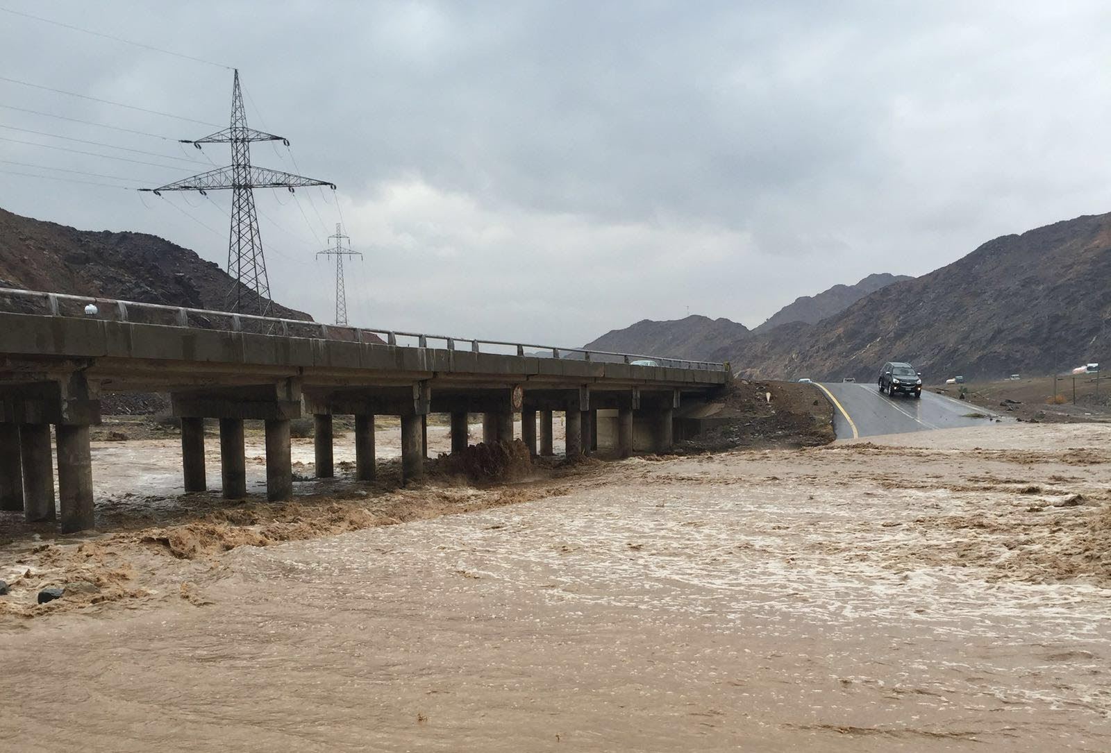 أمطار على #المدينة أسالت الشعاب والأودية