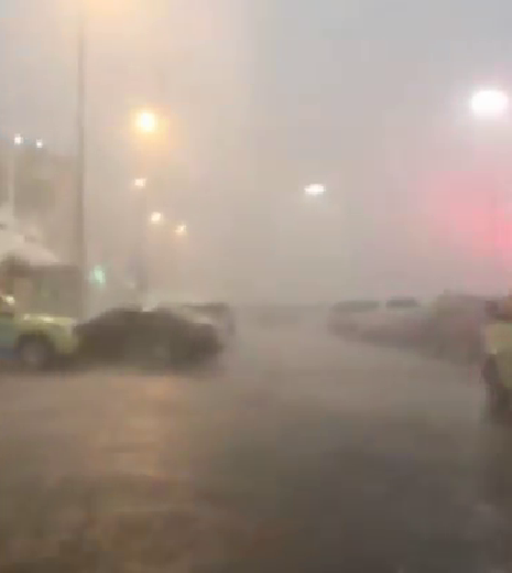 شاهد.. شدة الرياح وغزارة الأمطار على #مكة