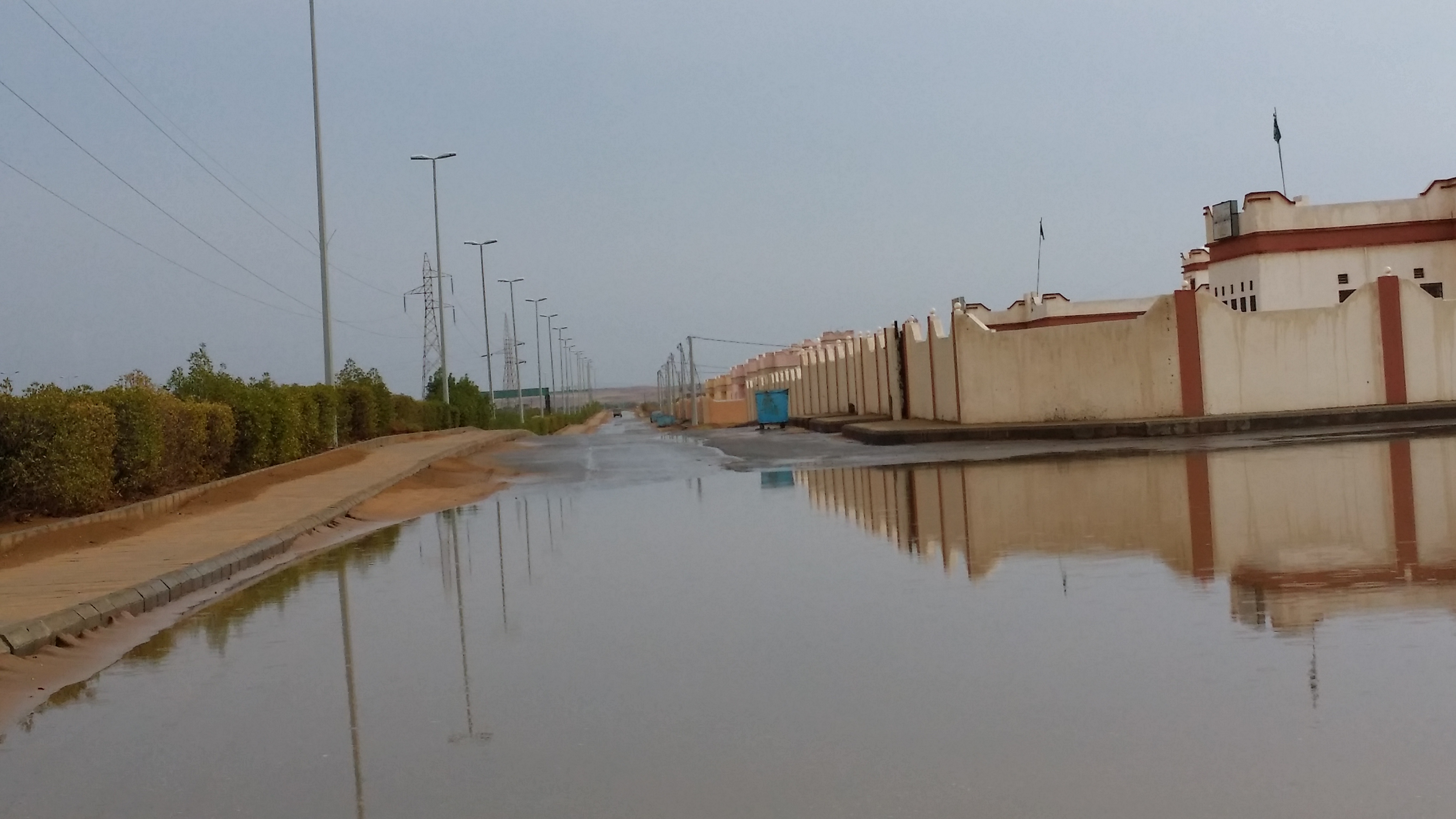 بالصور.. أمطار غزيرة تلطف أجواء ساحل#عسير