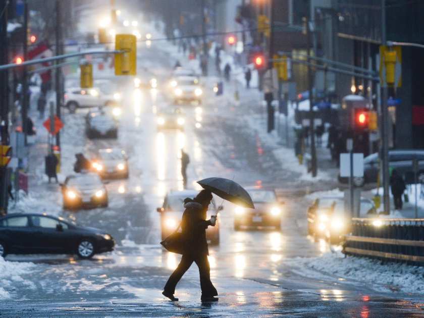 أمطار كندا تلغي 200 رحلة جوية والسلطات تدعو الأهالي لإخلاء منازلهم