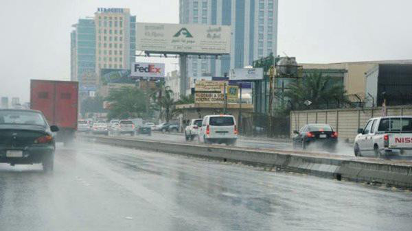 أمطار مصحوبة بعواصف رعدية على مكة