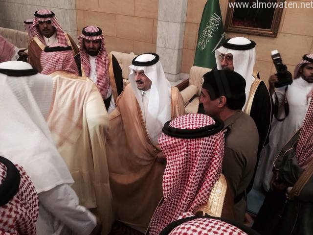 بالصور .. أمير الرياض يستقبل المهنئين بعيد الفطر من منسوبي الإمارة