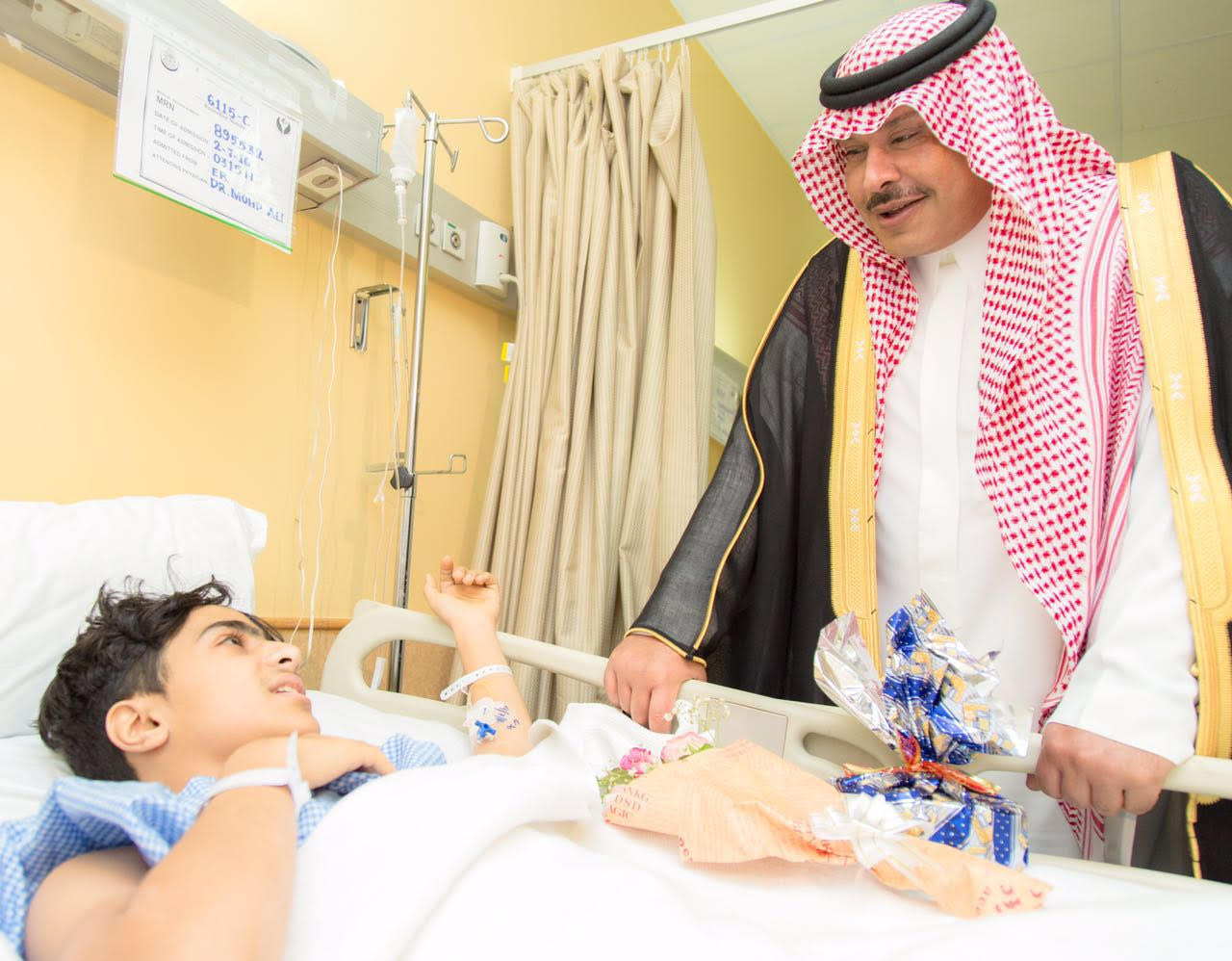 امير الباحة في مستشفى الملك فهد لمعايدة المرضى (5)