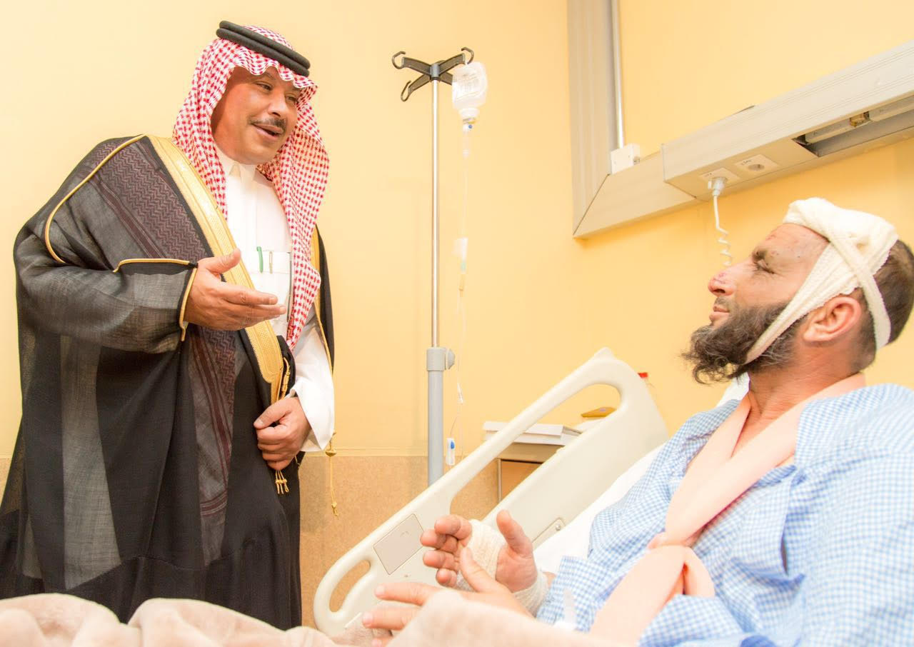 امير الباحة في مستشفى الملك فهد لمعايدة المرضى (6)
