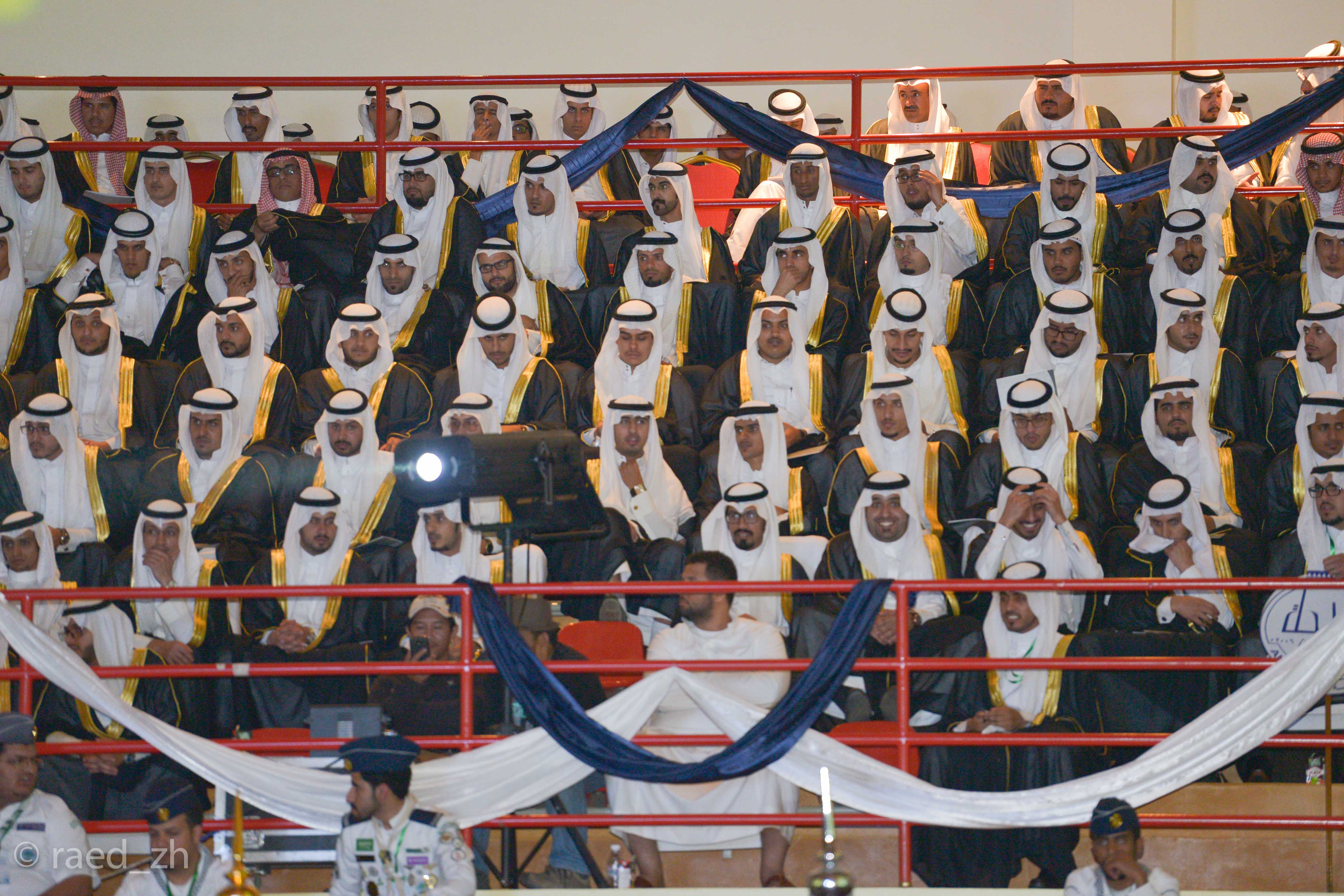 امير الباحة يرعى تخريج الدفعة العاشرة من طلاب وطالبات جامعة الباحة (16)
