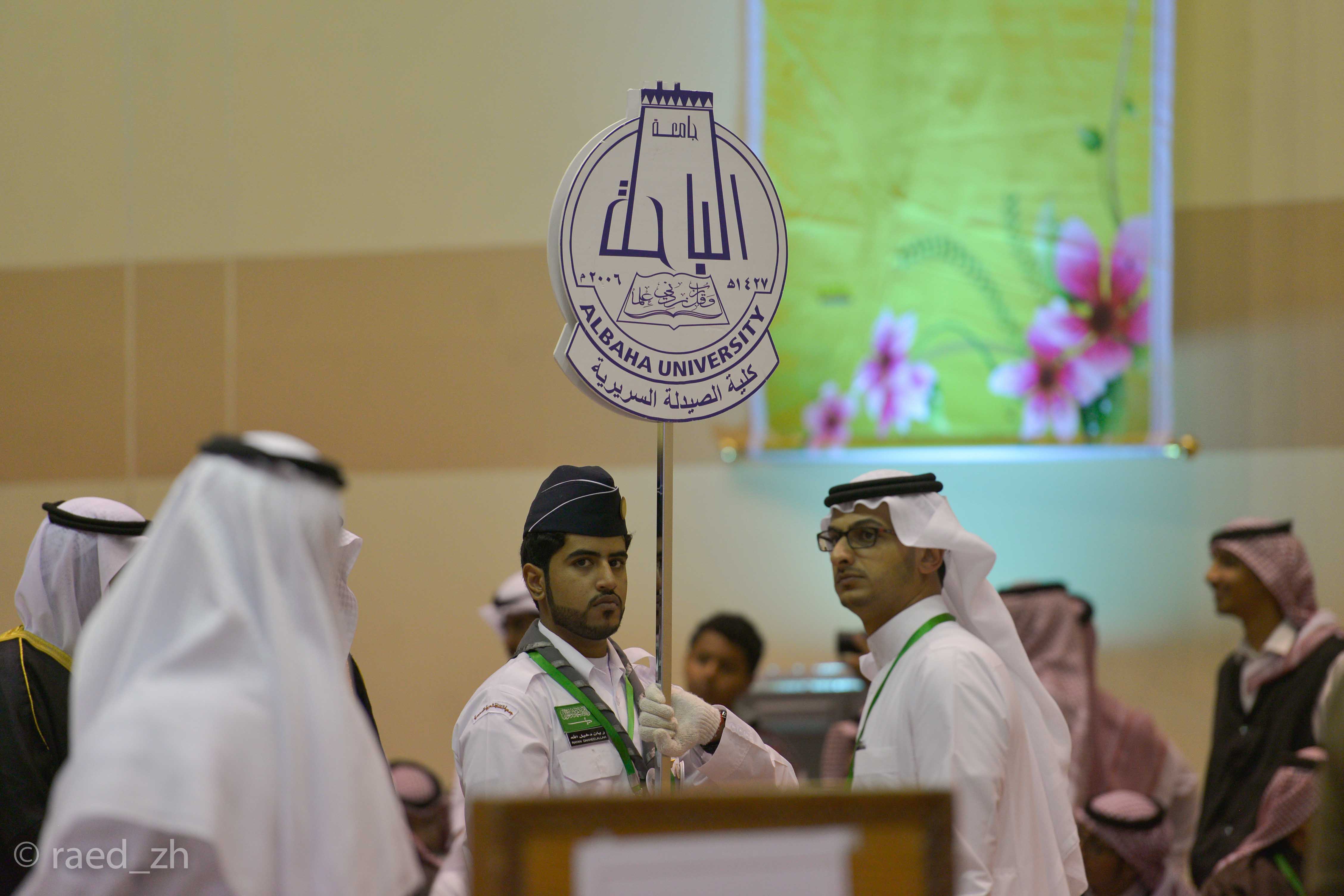 امير الباحة يرعى تخريج الدفعة العاشرة من طلاب وطالبات جامعة الباحة (9)