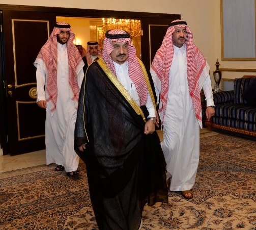 أمير الرياض يعزي “فيصل بن عبدالمجيد” بوفاة والدته