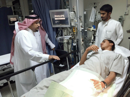 بالصور.. أمير القصيم يُفاجئ القطاعات الصحية والأمنية بزيارة تفقدية