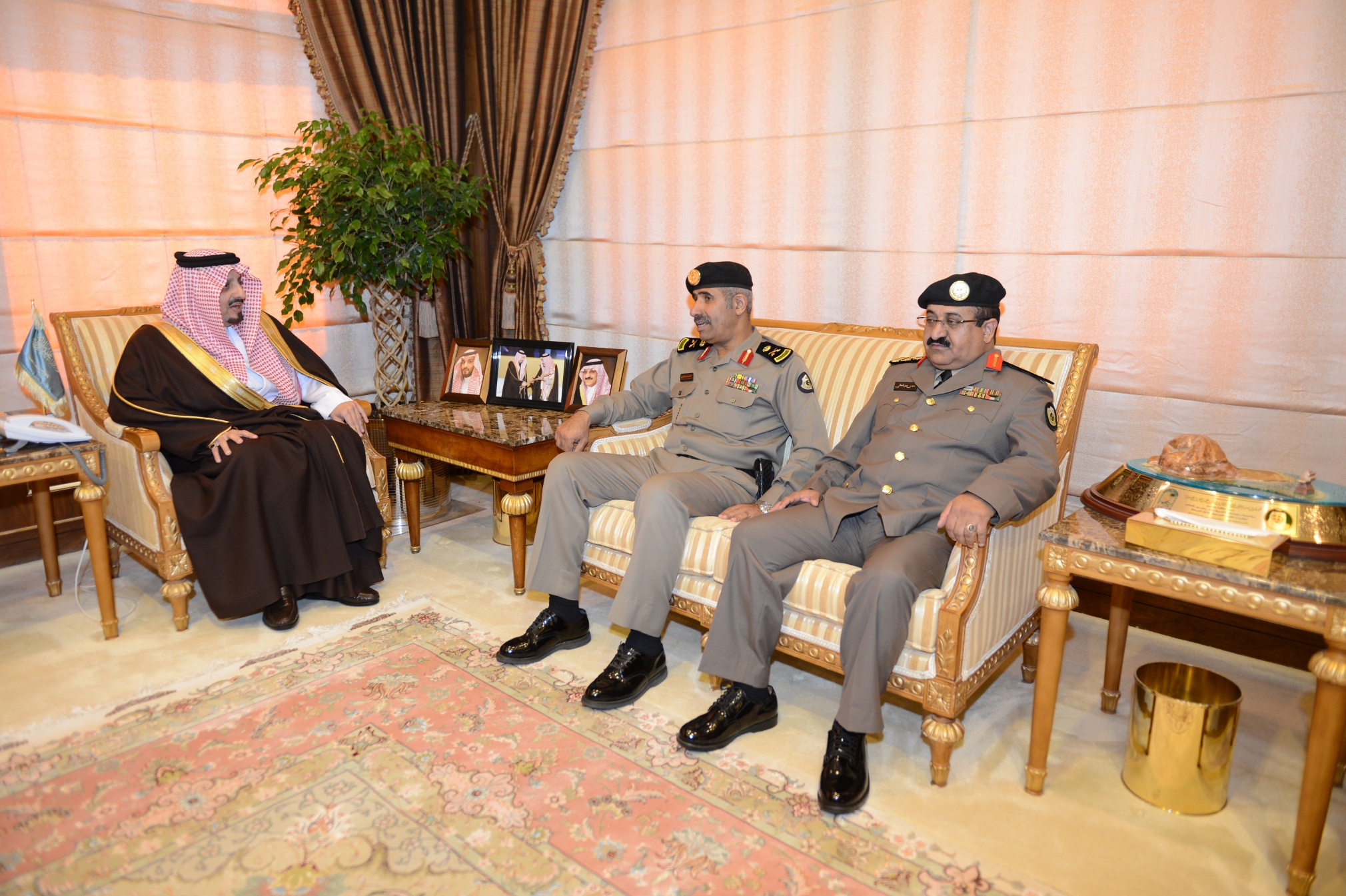 امير عسير يقلد القحطاني والزهيري رتبهم الجديدة (2)