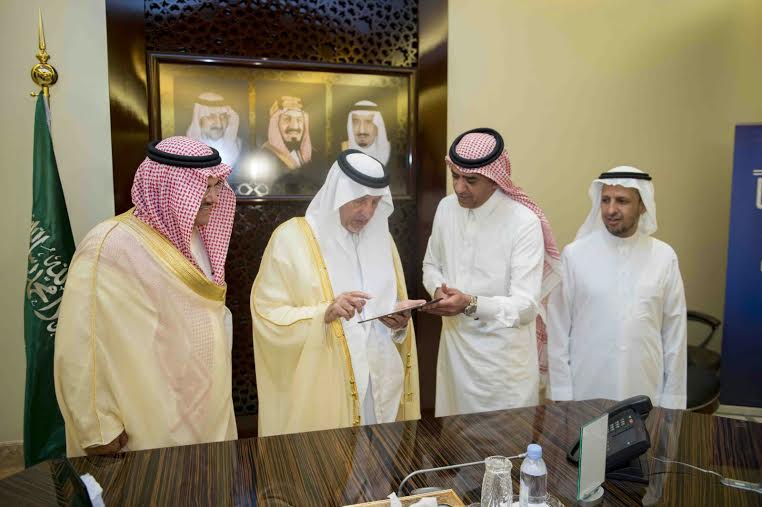 ولي العهد يمنح إمارة مكة جائزة أفضل بيئة إبداعية تقنية