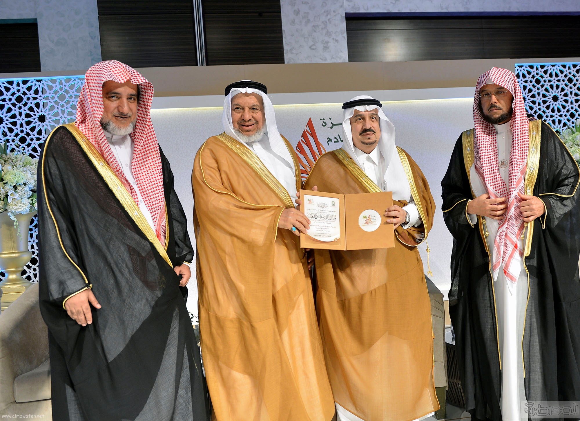امير منطقة الرياض يرعى حفل اختتام مسابقة جائزة الملك سلمان لحفظ القران الكريم (21)