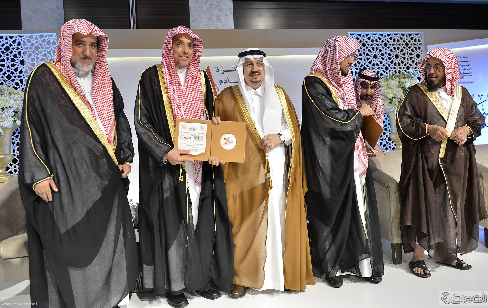امير منطقة الرياض يرعى حفل اختتام مسابقة جائزة الملك سلمان لحفظ القران الكريم (22)