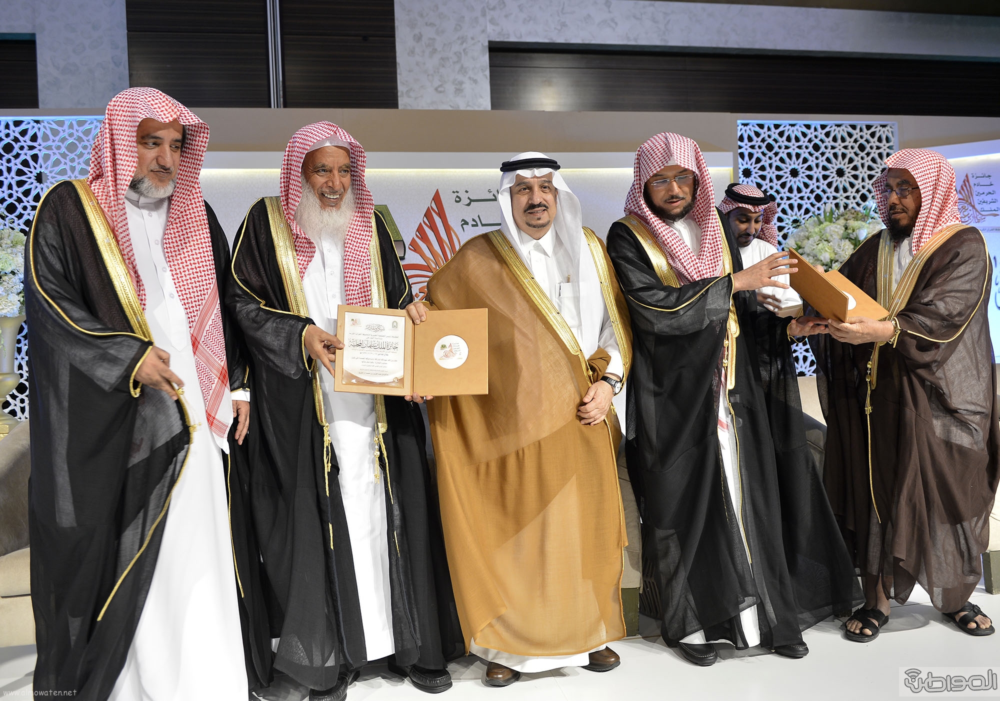 امير منطقة الرياض يرعى حفل اختتام مسابقة جائزة الملك سلمان لحفظ القران الكريم (24)