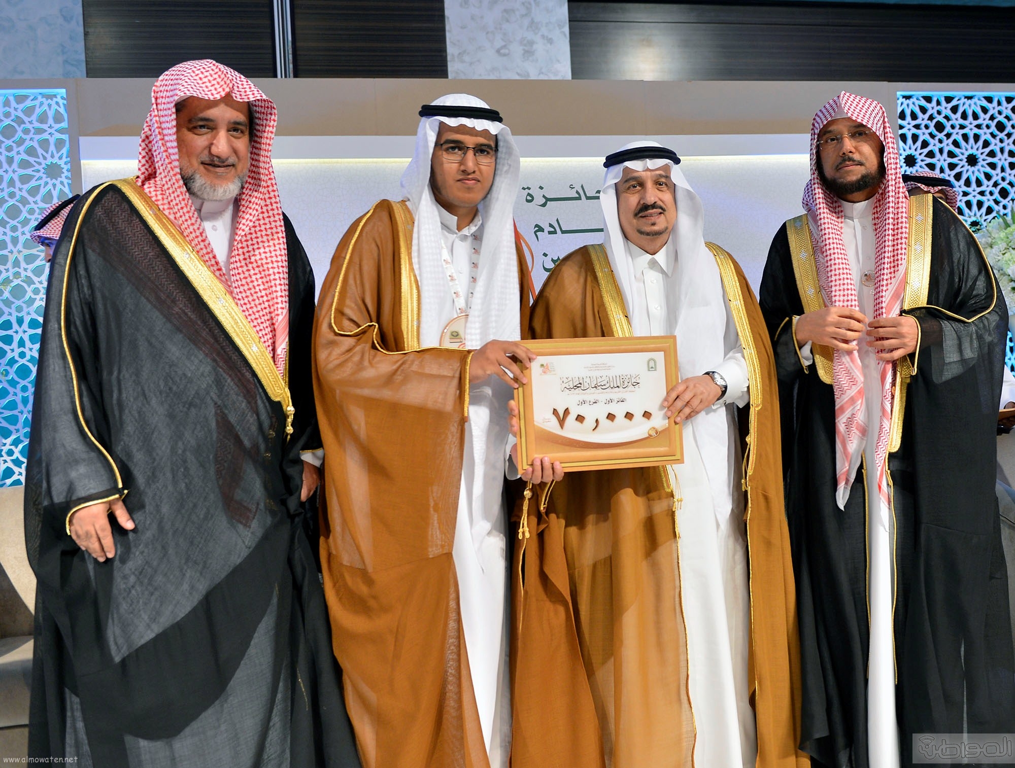 امير منطقة الرياض يرعى حفل اختتام مسابقة جائزة الملك سلمان لحفظ القران الكريم (25)