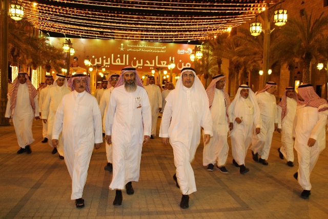 أمين الرياض يتفقد مواقع احتفالات عيد الفطر المبارك