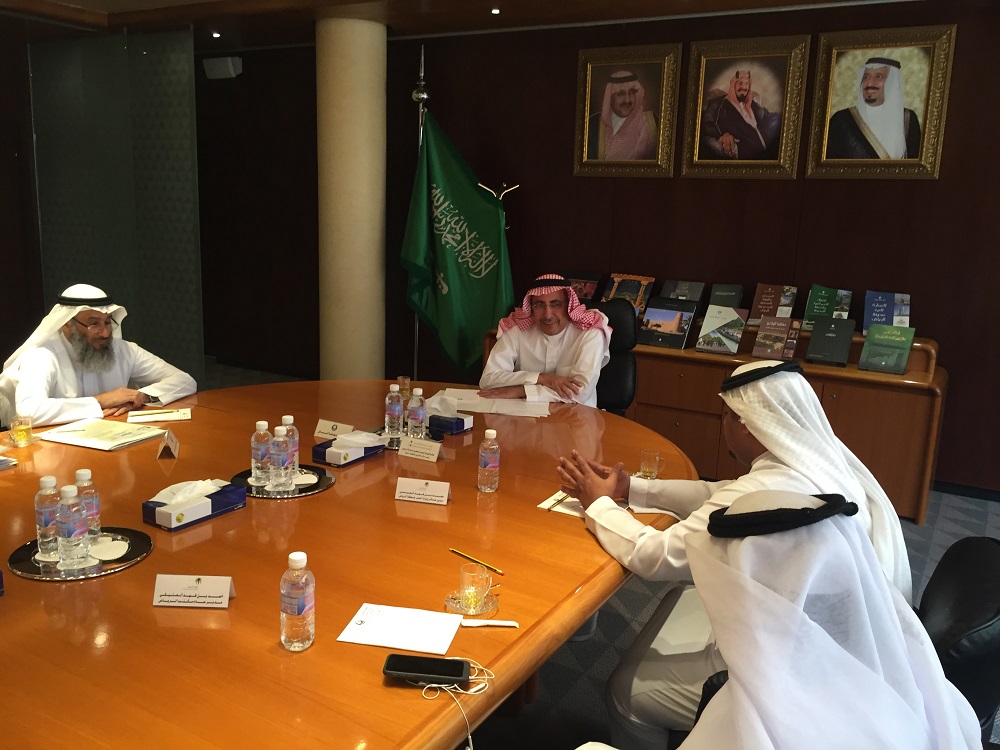امين مدينة الرياض يستقبل مدير عام فرع وزارة العمل بمنطقة الرياض للتباحث حول الاعمال المشتركة  (8)