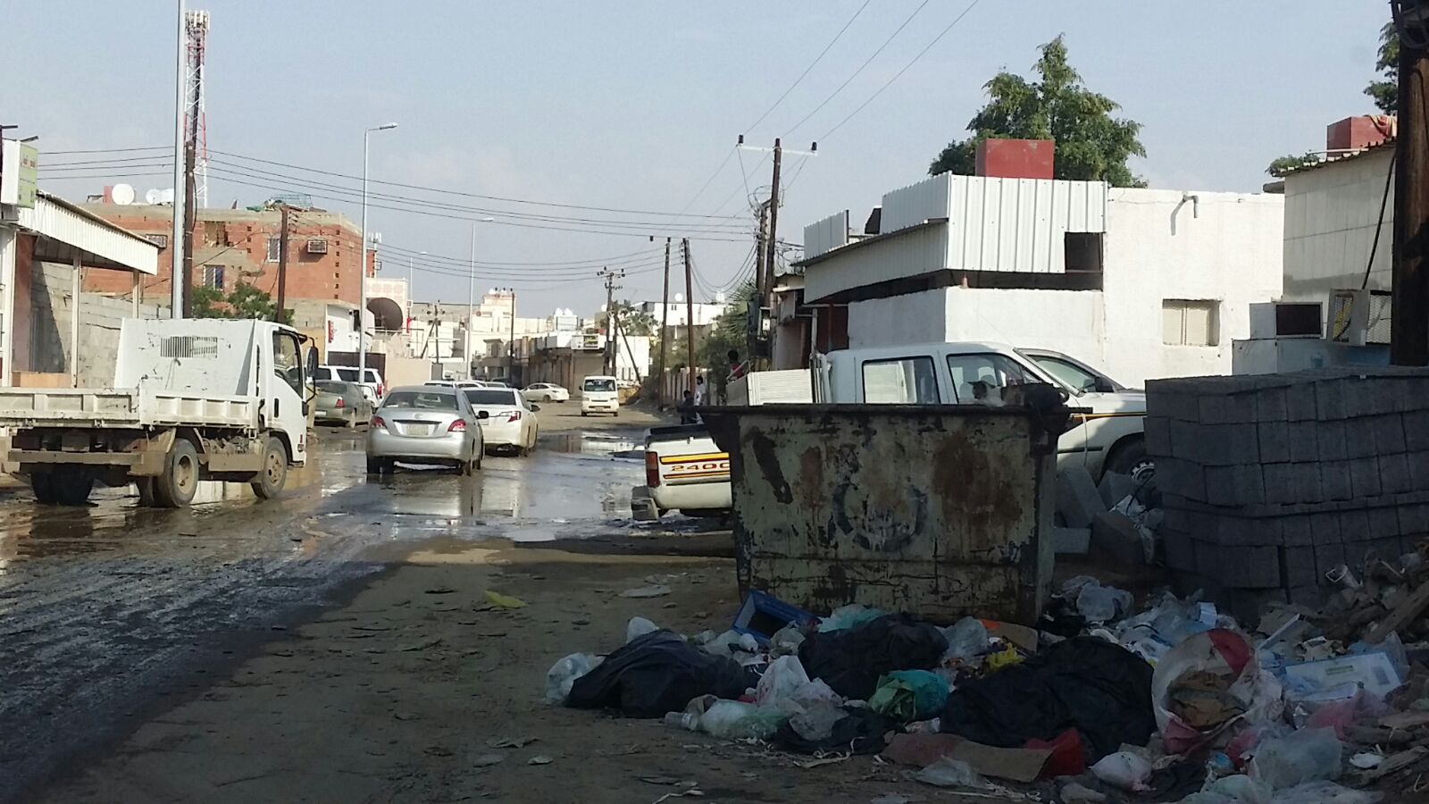 بالصور.. المستنقعات والنفايات تشوّه شوارع معبوج #جازان