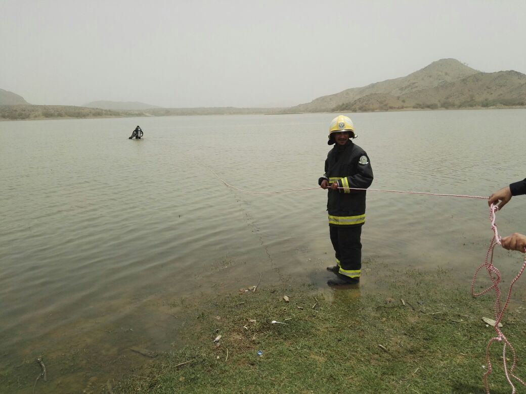 انتشال جثة طفل وإنقاذ آخر في بحيرة سد وادي جازان ثاني أيام العيد