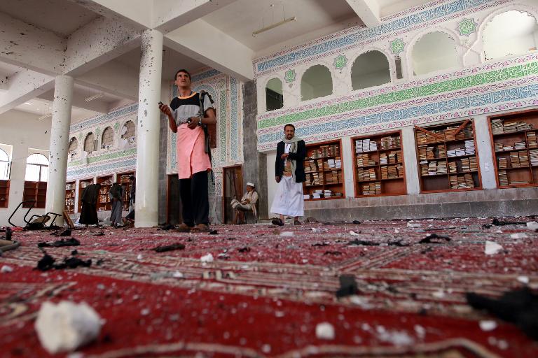 الحوثي يستهدف مسجدًا بصاروخ كاتيوشا أثناء صلاة الجمعة