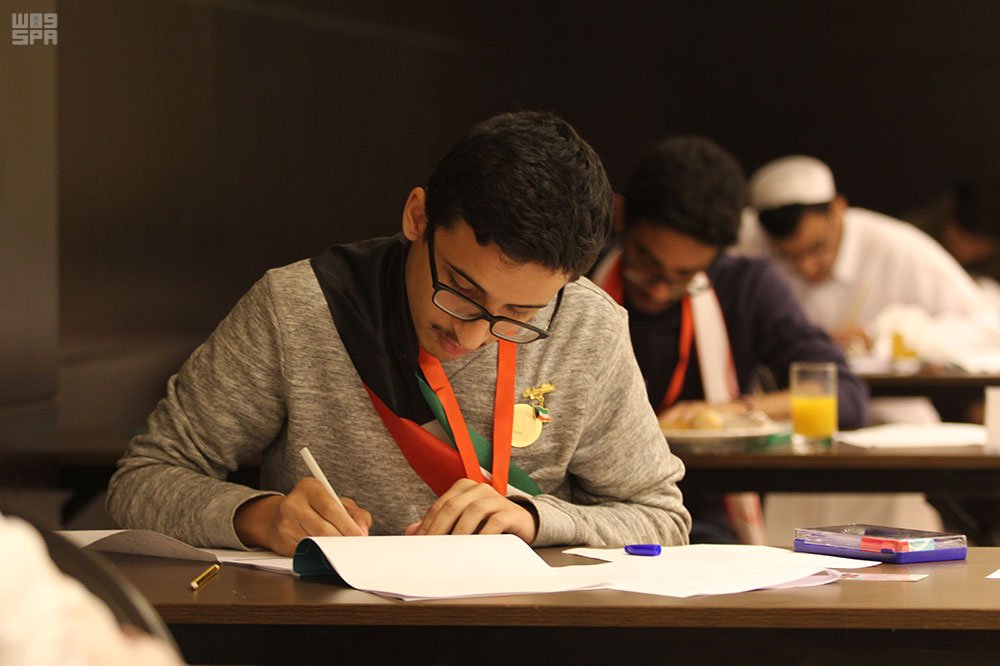 10 طلاب وطالبات يتنافسون في أولمبياد الرياضيات والفيزياء الخليجي