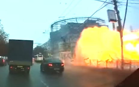 شاهد.. لحظة انفجار اسطوانة غاز بمحطة مترو الأنفاق بموسكو