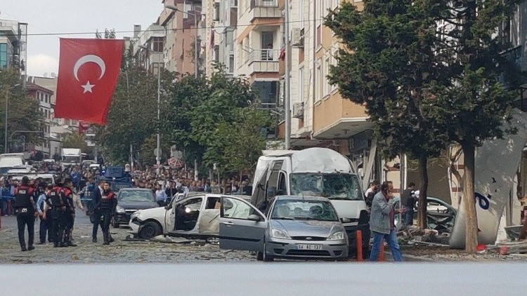 بالفيديو والصور.. إصابة العشرات في تفجير مركز للشرطة في إسطنبول