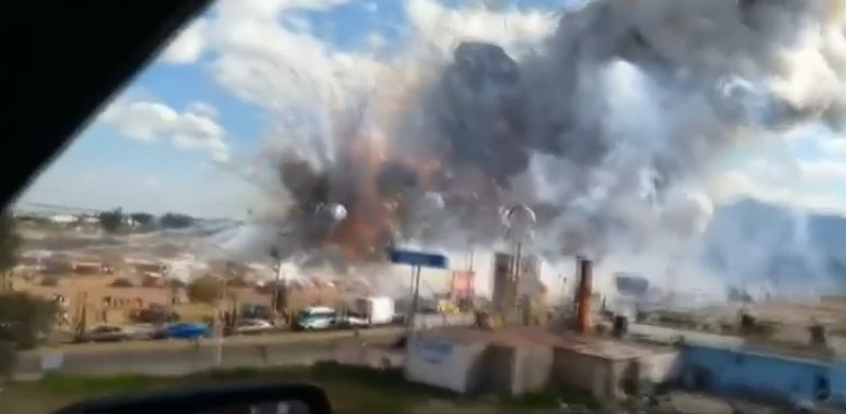 بالفيديو.. لحظة انفجار سوق الألعاب النارية في المكسيك