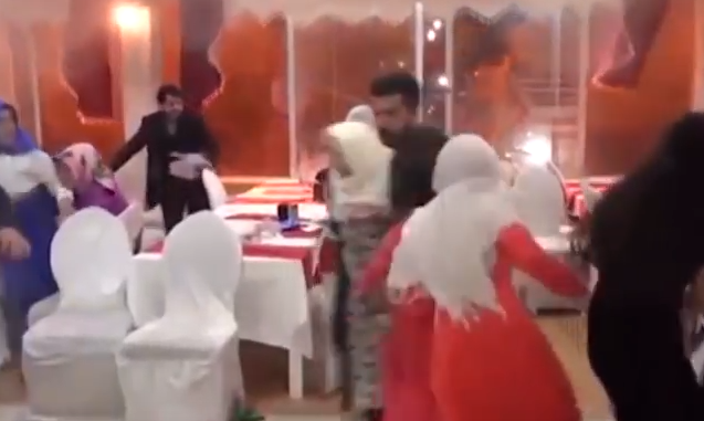 شاهد.. انفجار عنيف يهز صالة أفراح أثناء حفل زفاف بتركيا