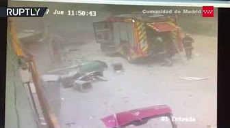 بالفيديو.. انفجار مصنع كيماويات لحظة وصول رجال الإطفاء
