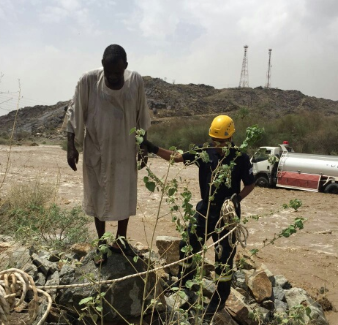 إنقاذ سوداني من الغرق بوادي شري في #بارق