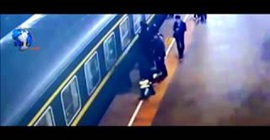 شاهد.. إنقاذ طفلة سقطت أسفل القطار بالصين
