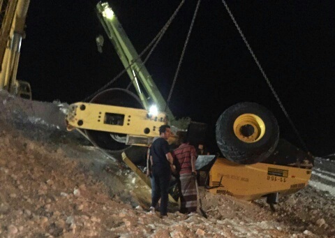 بالصور.. إنقاذ عامل آسيوي احتُجز خمس ساعات بحادث سير بـ #الدمام