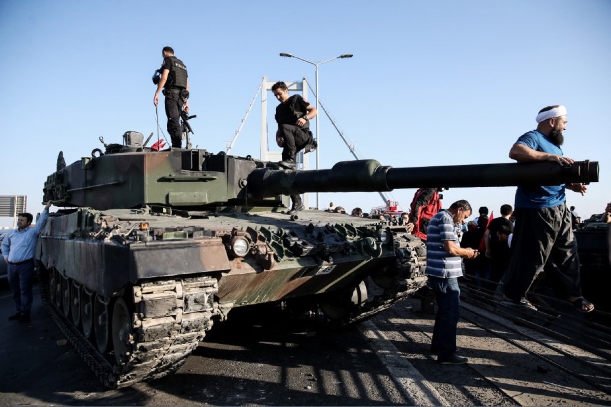 بالفيديوهات والصور.. تركيا تستفيق على انقلاب فاشل بعد ليلة دامية