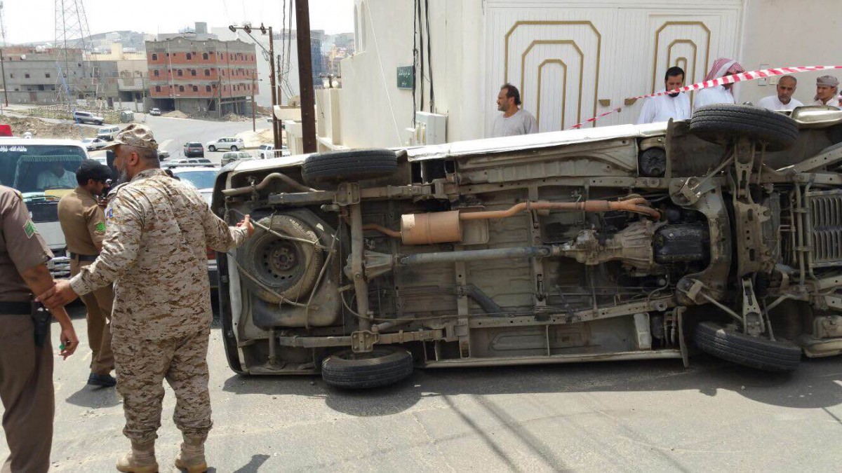 إصابة ٤ طالبات في حادث انقلاب حافلة بـ #أبها