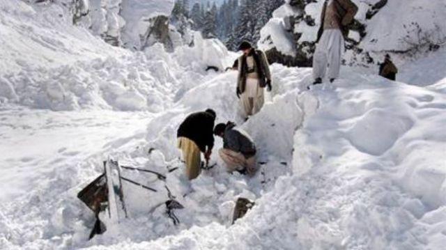 مصرع وإصابة 20 باكستانيًّا في انهيار جليدي