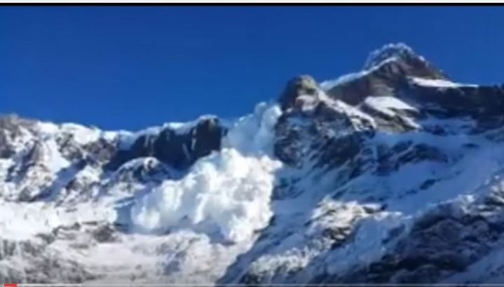 بالفيديو.. لحظة وقوع انهيار جليدي هائل في تشيلي