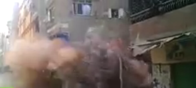 #تيوب_المواطن :لحظة انهيار عمارة سكنية بحي المعادي في القاهرة