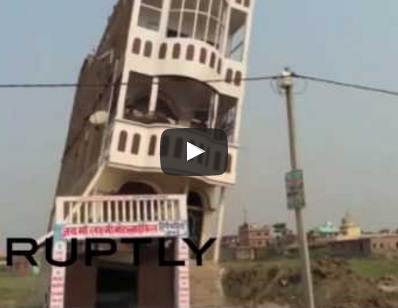 شاهد .. لحظة انهيار مبنى في مقاطعة بيهار الهندية