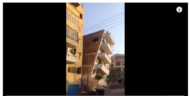 لحظة إنهيار منزل مكون من 5 طوابق في صعيد مصر