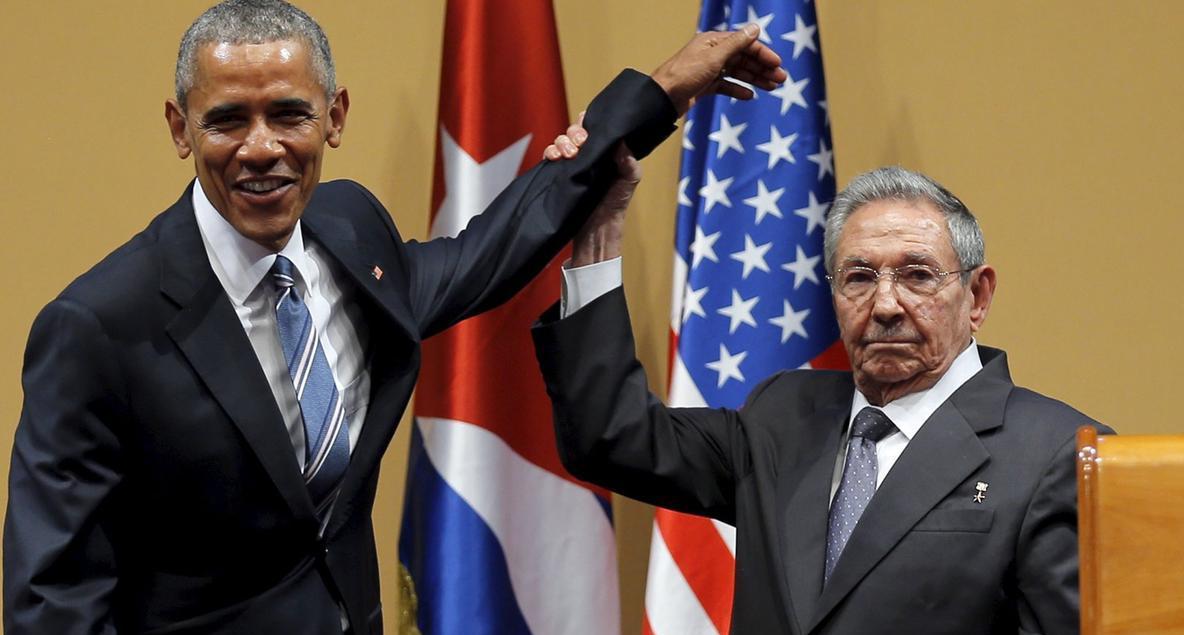 أوباما وكاسترو.. مزاح وتوتر “وسجناء سياسيون”