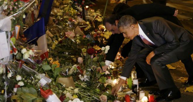 أوباما يزور موقع هجمات باريس الإرهابية