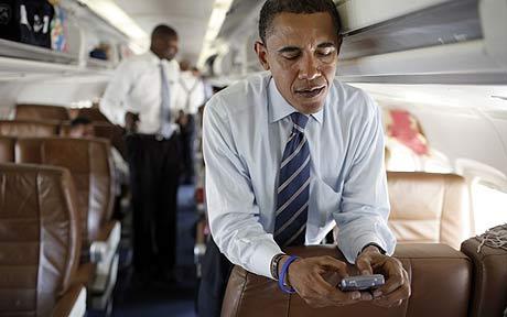 أوباما ممنوع من “آي فون” لأسباب أمنية!