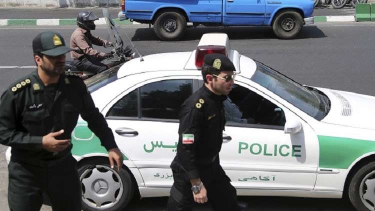 مهاجم يرتدي كفناً يُطلق النار بمحيط مقر الرئاسة الإيرانية