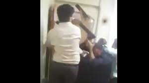 بالفيديو.. إيرانيون غاضبون يقتحمون منزل ممثل المرشد