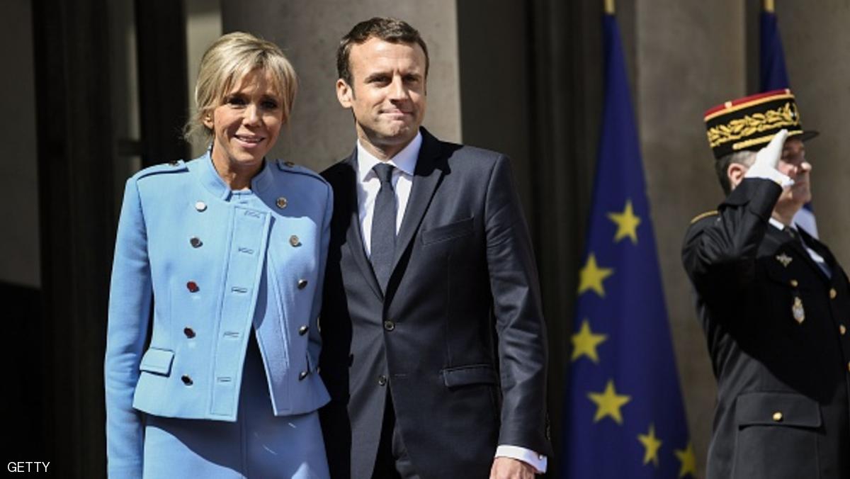 زوجة رئيس فرنسا تستعير فستانًا لحضور حفل تنصيبه