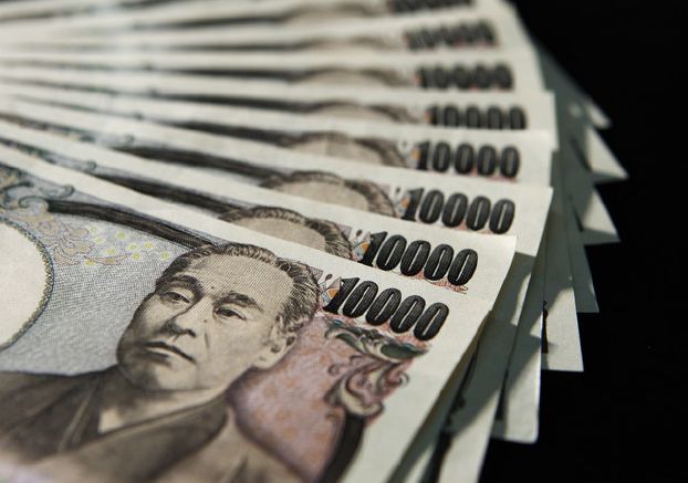 تراجع ضخم لـ الين الياباني أمام الدولار