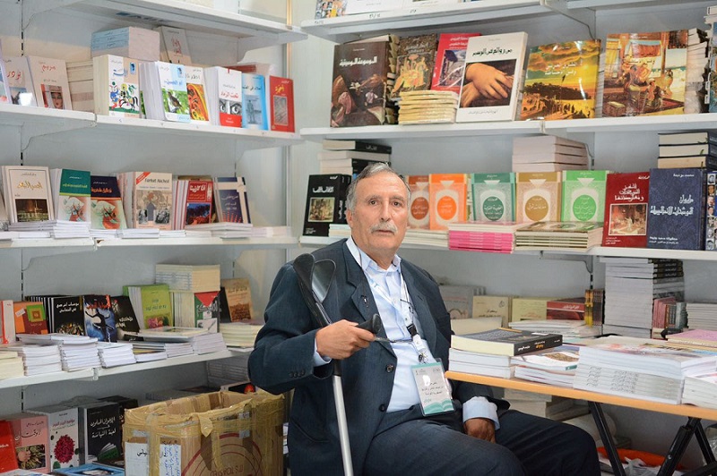 موقف إنساني يدفع بائع تونسي للمشاركة في معرض كتاب الرياض