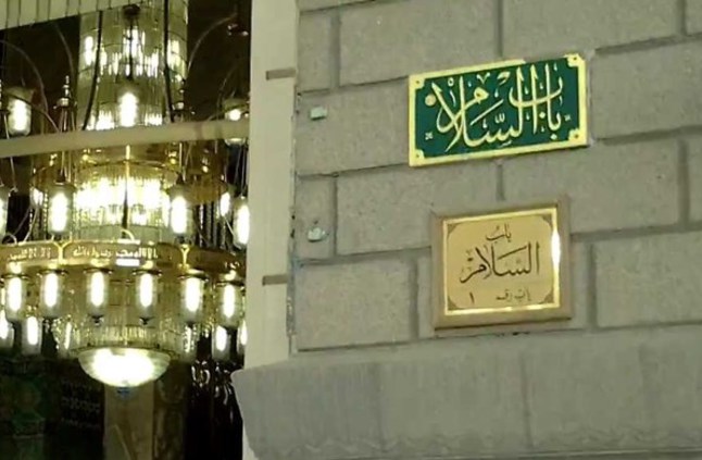 السديس يُدشن الشاشات الإلكترونية الإضافية لبابي السلام وأبي بكر الصديق بالمسجد النبوي